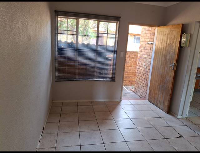 3 BEDROOM TOWNHOUSE FOR SALE IN SAFARI GARDENS